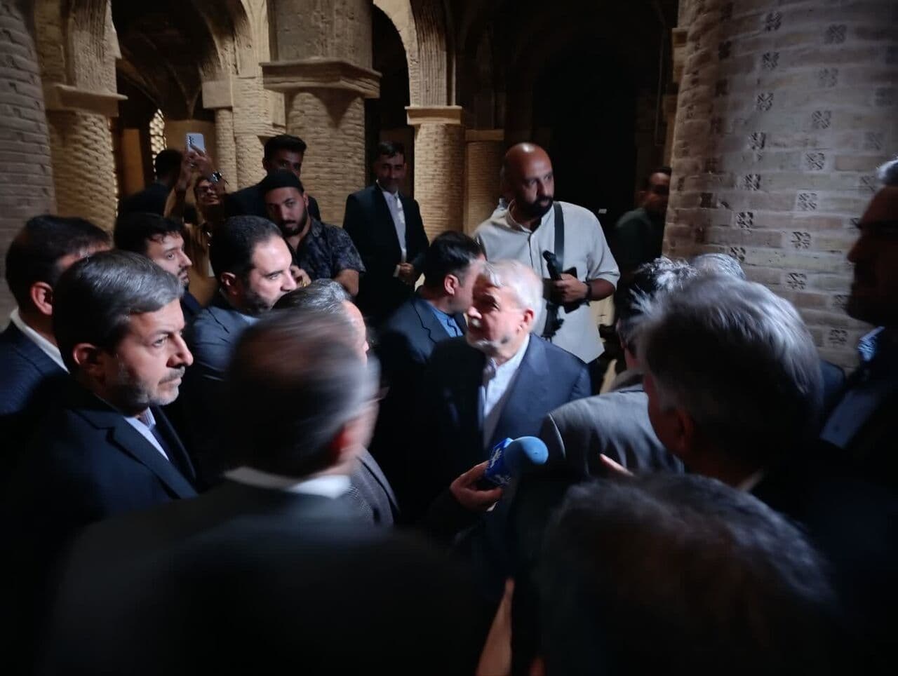 تصویر خبر: وزیر میراث فرهنگی: حفاظت از مسجد جامع اصفهان در اولویت قرار می‌گیرد