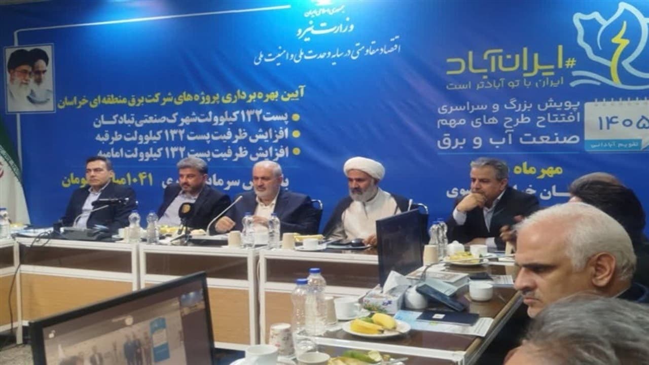 تصویر خبر: وزیر نیرو: ۲ هزار نقطه صنعت برق در جنگ تحمیلی سوم مورد اصابت قرار گرفت