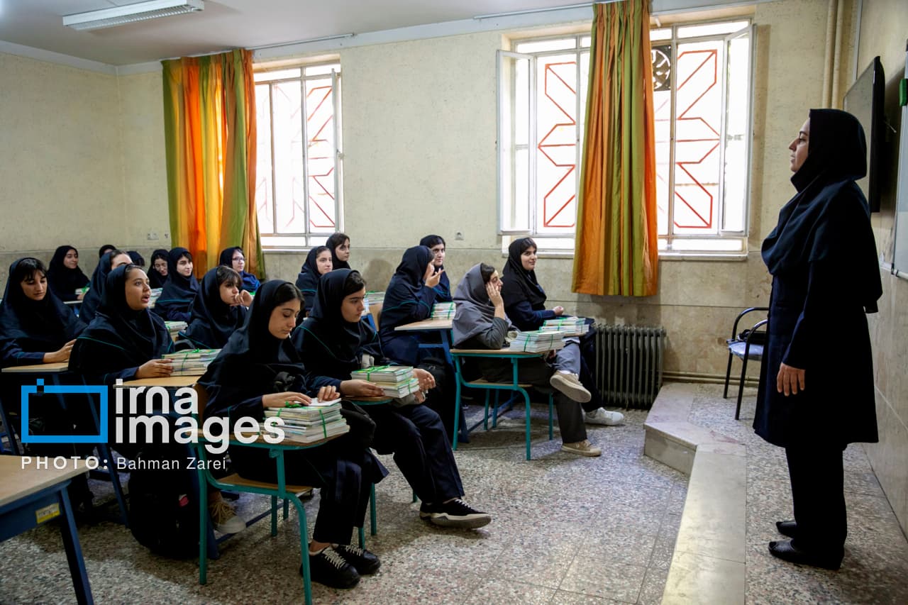 تصویر خبر: استاندار کرمانشاه: مدارس باید پیش از حضور دانش‌آموزان آماده باشند