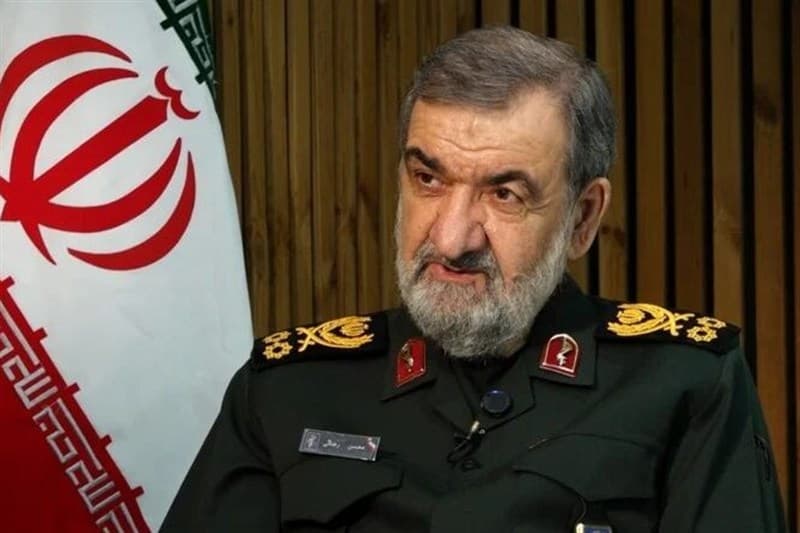 تصویر خبر: سرلشکر رضایی: ترامپ با استخدام اشرار به قاچاق روی آورده است