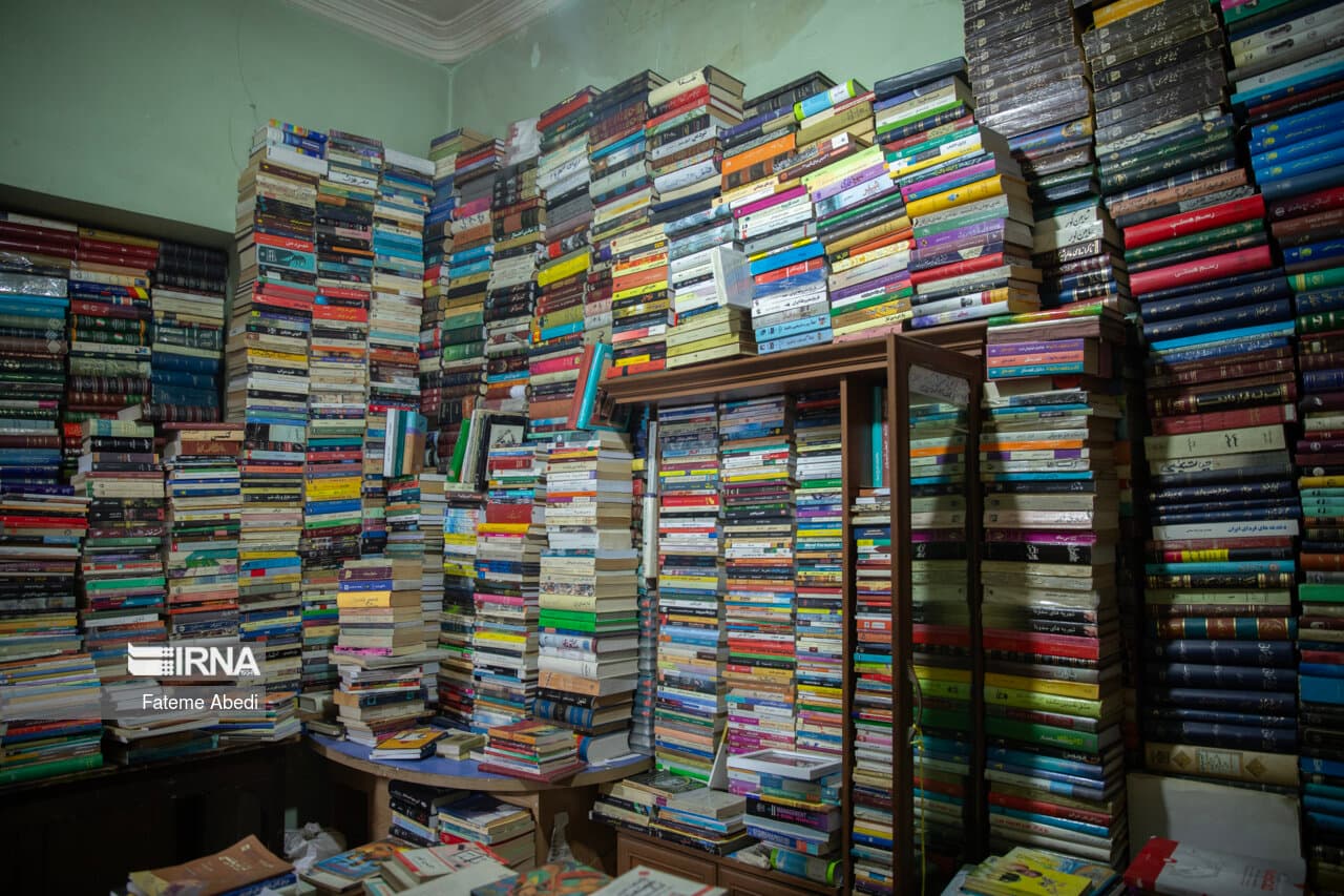 تصویر خبر: «با کتاب گفت‌وگو کنیم» به‌عنوان شعار «سی‌وچهارمین هفته کتاب جمهوری اسلامی ایران» انتخاب شده است