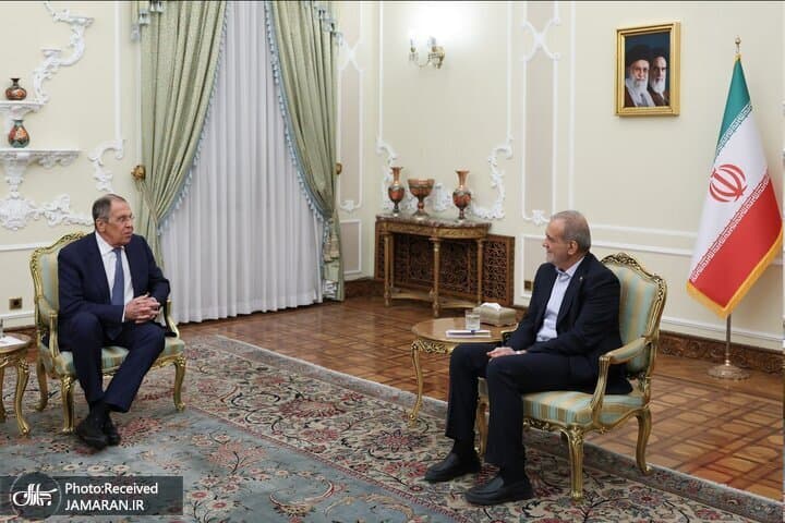 تصویر خبر: پزشکیان: ایران هیچ اختلاف بنیادینی با کشورهای منطقه ندارد و آماده حل‌وفصل مسائل از مسیر گفت‌وگو است / مداخلات و سیاست‌های تفرقه‌افکنانه آمریکا عامل اختلاف و بی‌ثباتی در منطقه است