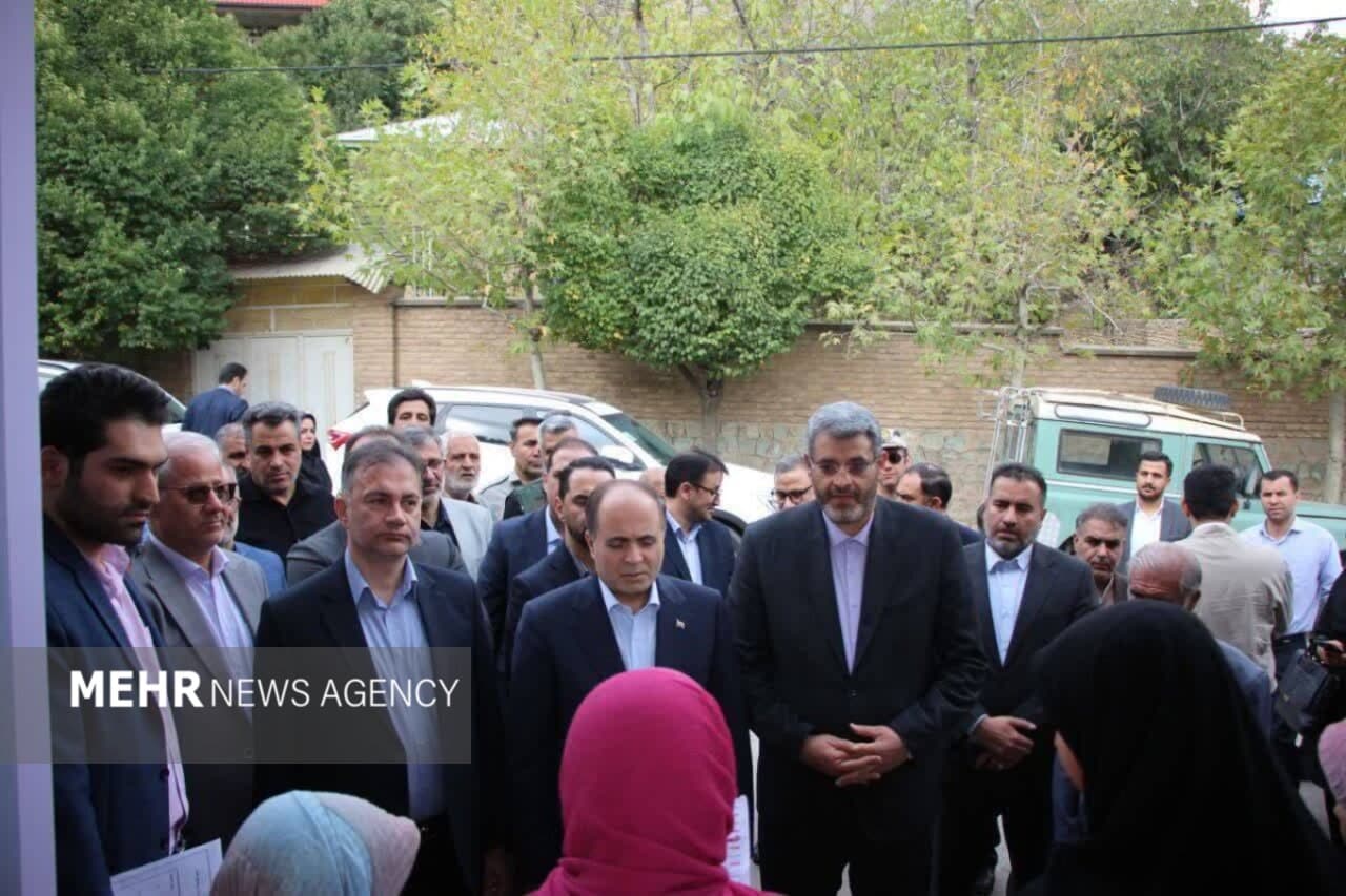 تصویر خبر: وزیر جهاد کشاورزی:مسائل تولیدکنندگان شمیرانات کارشناسی و پیگیری می‌شود