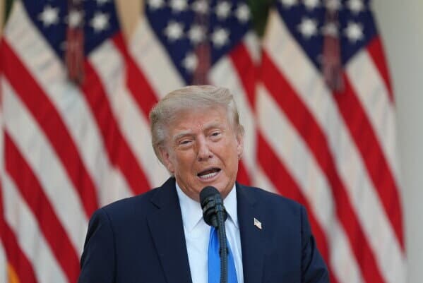 تصویر خبر: ترامپ: مهاجران کنترل فرانسه را به دست گرفته‌اند؛مرزها را ببندید