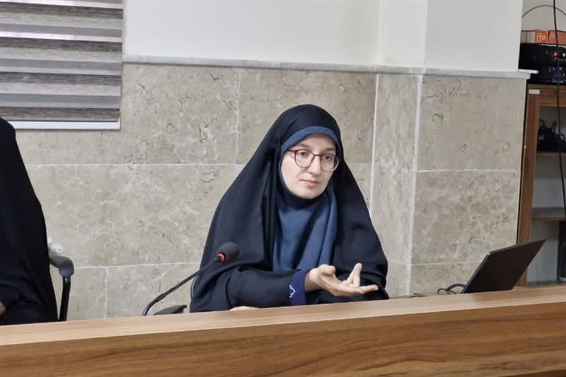 تصویر خبر: تبیین الگوی سوم زن مسلمان و نقش‌آفرینی هم‌زمان در خانواده و جامعه
