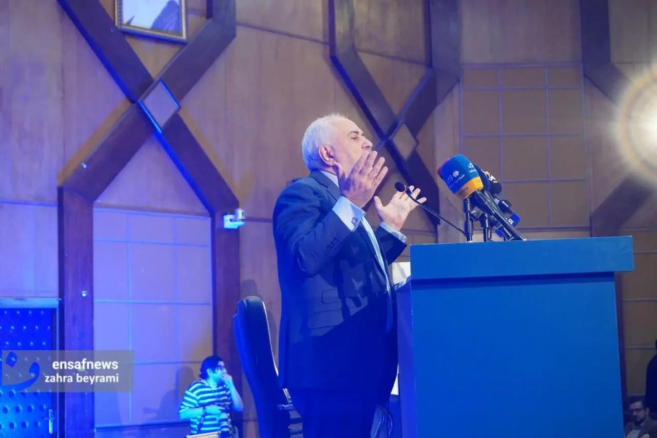 تصویر خبر: ظریف: پزشکیان سخنرانی از پیش آماده‌اش را کنار گذاشت
