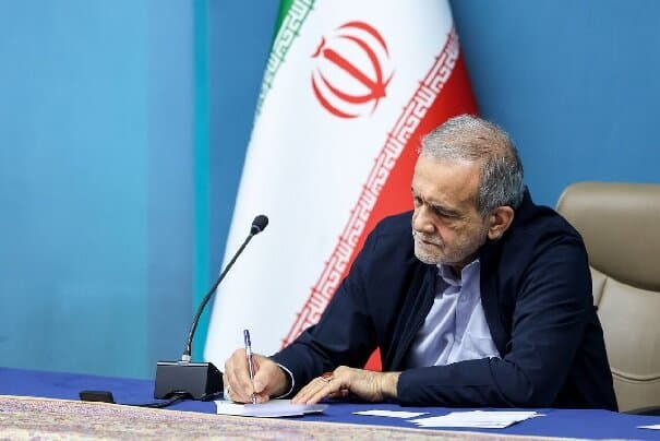 تصویر خبر: پزشکیان «قانون ملی توسعه هوش مصنوعی» را برای اجرا ابلاغ کرد