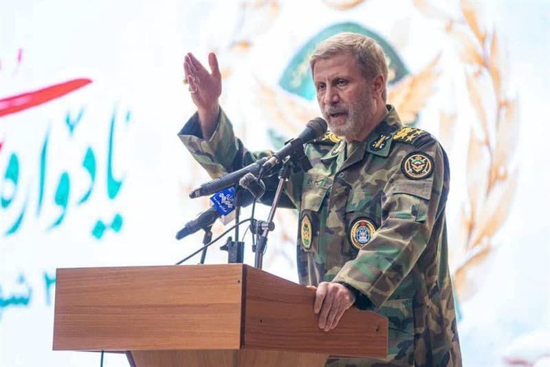 تصویر خبر: سرلشکر حاتمی: سربازی وقتی ارزشمند است که در خدمت یک هدف مقدس باشد