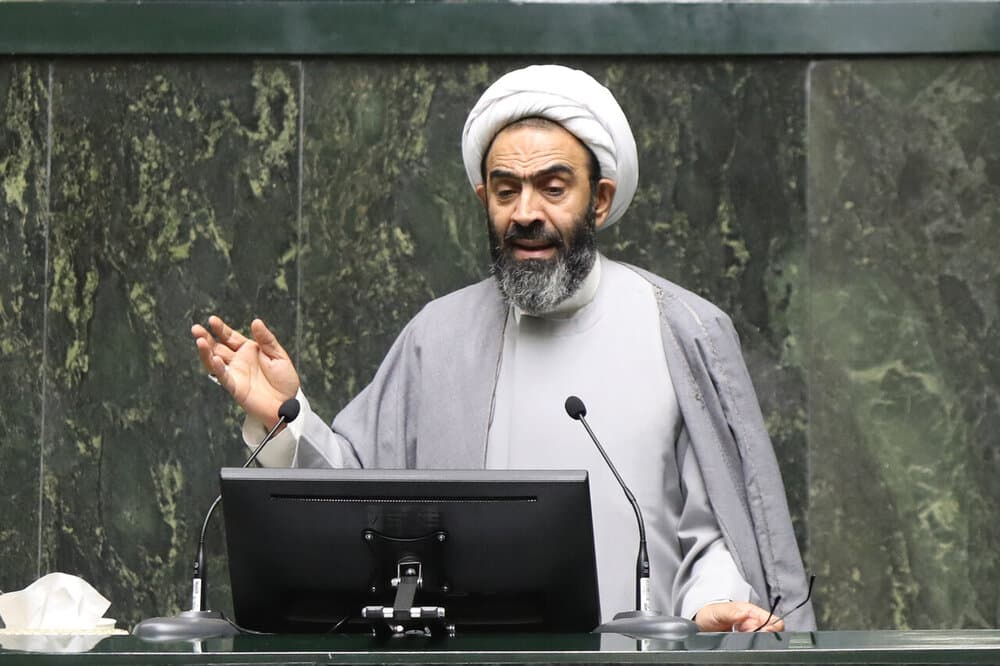 تصویر خبر: نقدعلی: رئیس جمهور جلوی اظهارنظرهای غیرکارشناسی درباره حجاب را بگیرد