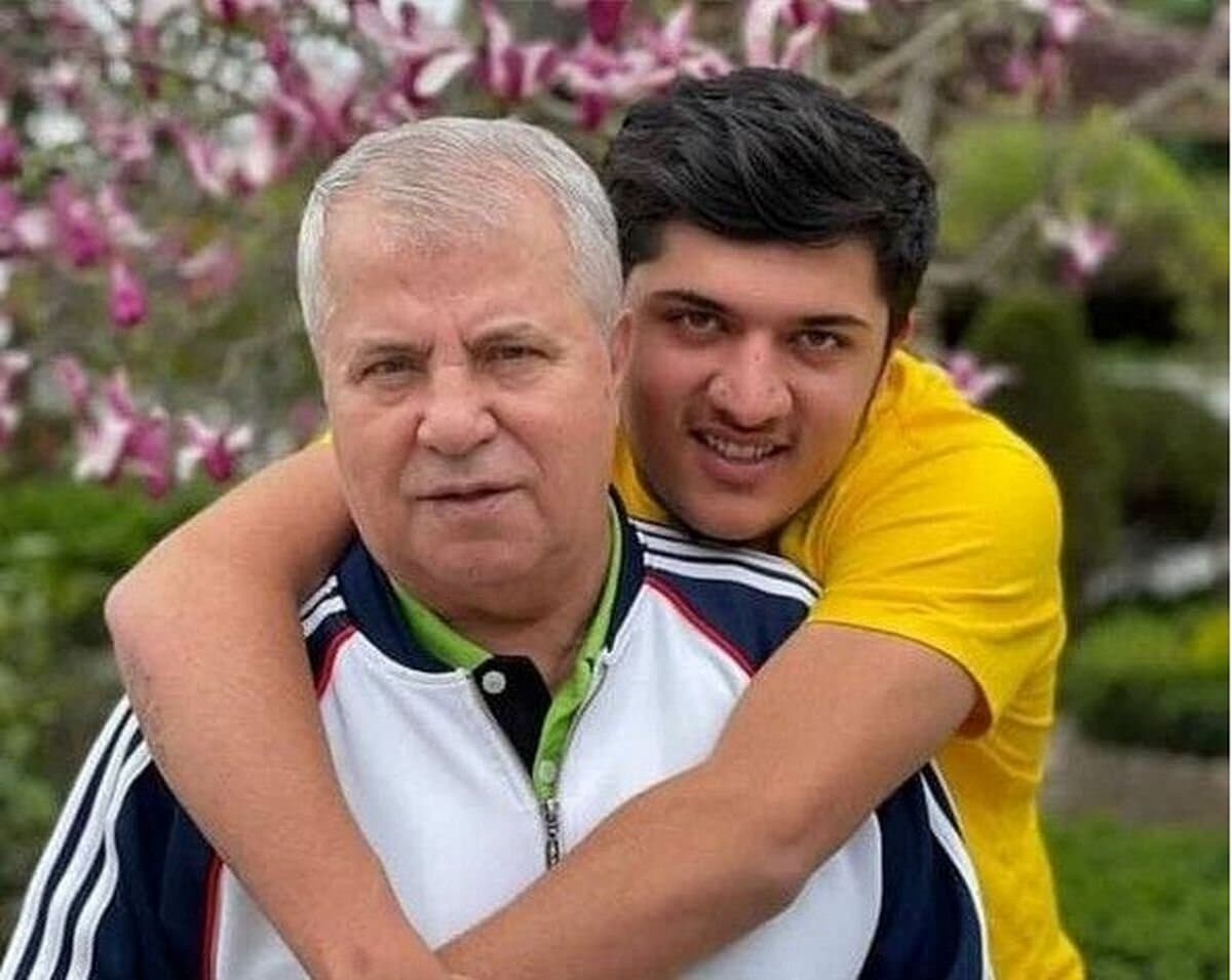 تصویر خبر: علی پروین: پرسپولیس با همین روند قهرمان لیگ می‌شود و خداداد باید حواسش را جمع کند