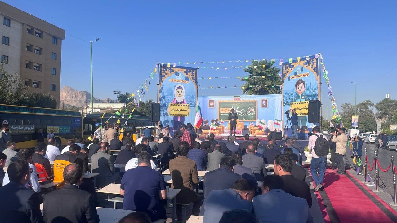 تصویر خبر: استاندار اصفهان: بهره‌گیری از فکر نسل جدید در مدیریت شهری ضروری است