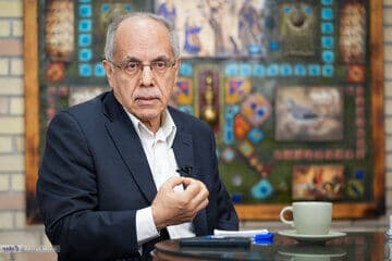 تصویر خبر: کوروش احمدی: به سود تهران است که با مذاکره به جنگ پایان دهد/ فشار محاصره بر اقتصاد ایران حادتر است