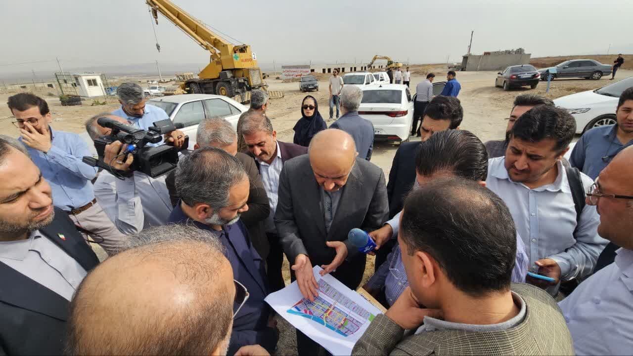 تصویر خبر: معاون استاندار البرز: واحدهای نهضت ملی مسکن بدون زیرساخت تحویل نمی‌شوند