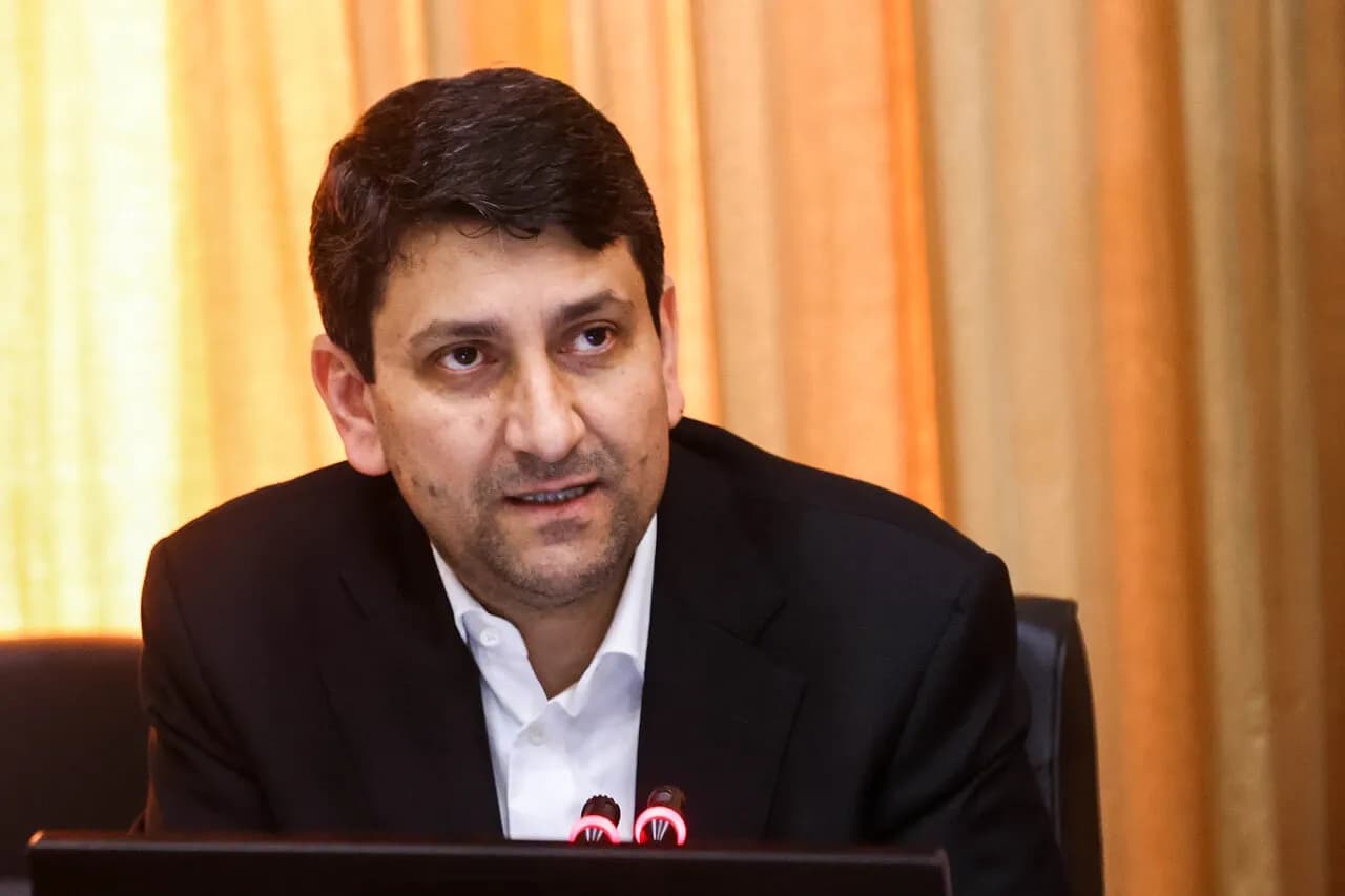 تصویر خبر: وزیر ارتباطات: خدمات ارتباطی کشور در جنگ تحمیلی خاموش نشد
