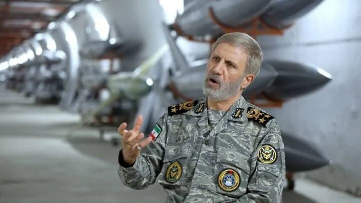 تصویر خبر: فرمانده کل ارتش: خود را برای یک جنگ ناهم‌طراز و تجهیزات مورد نیاز آن، آماده کرده‌ایم