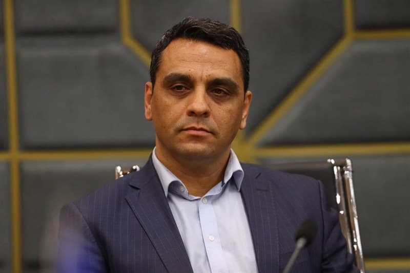 تصویر خبر: فتاحی: حاشیه‌سازی تراکتوری‌ها باعث بالا رفتن قیمت پروازها شد