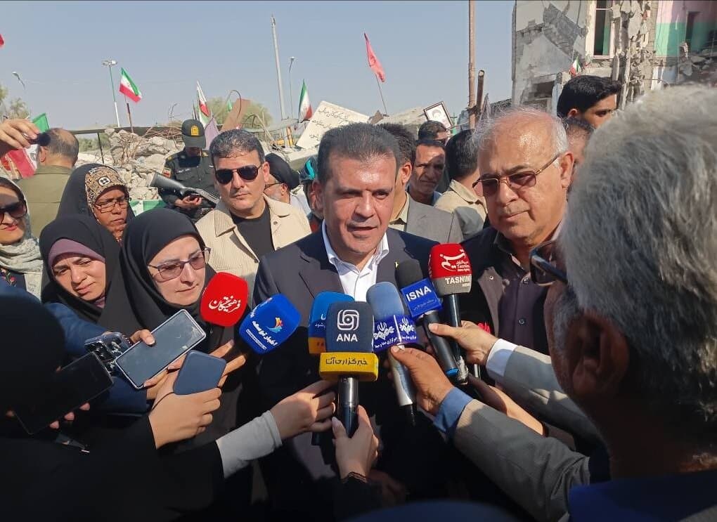 تصویر خبر: معاون رئیس جمهوری: خون شهدای میناب اراده ملت را برای ایستادگی در سنگر دانش مصمم‌تر کرد