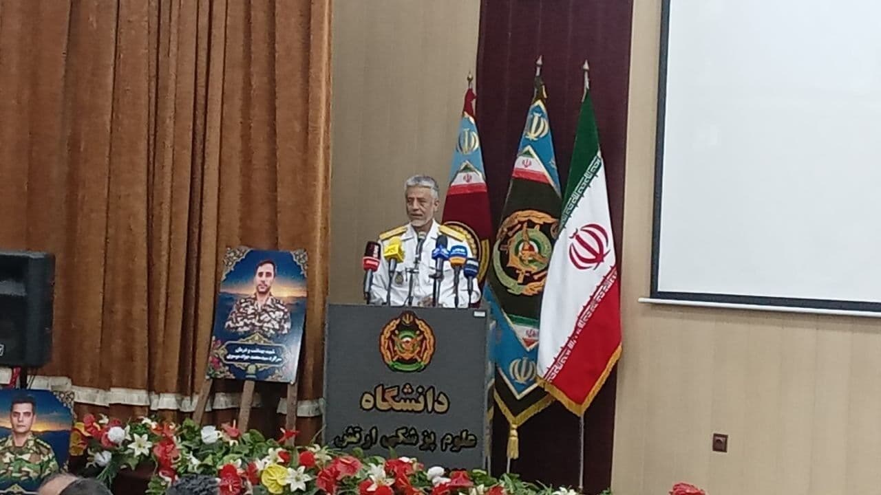 تصویر خبر: دریادار سیاری: نیروی انسانی کیفی، لازمه انجام مأموریت‌های ارتش است