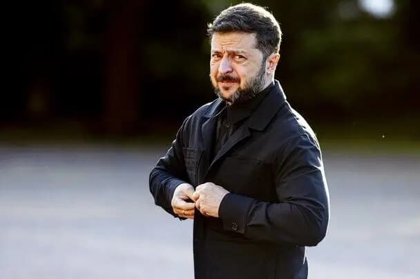 تصویر خبر: زلنسکی: حملات به پالایشگاه‌های روسیه را افزایش می‌دهیم؛ مسکو آماده حملات زمستانی می‌شود
