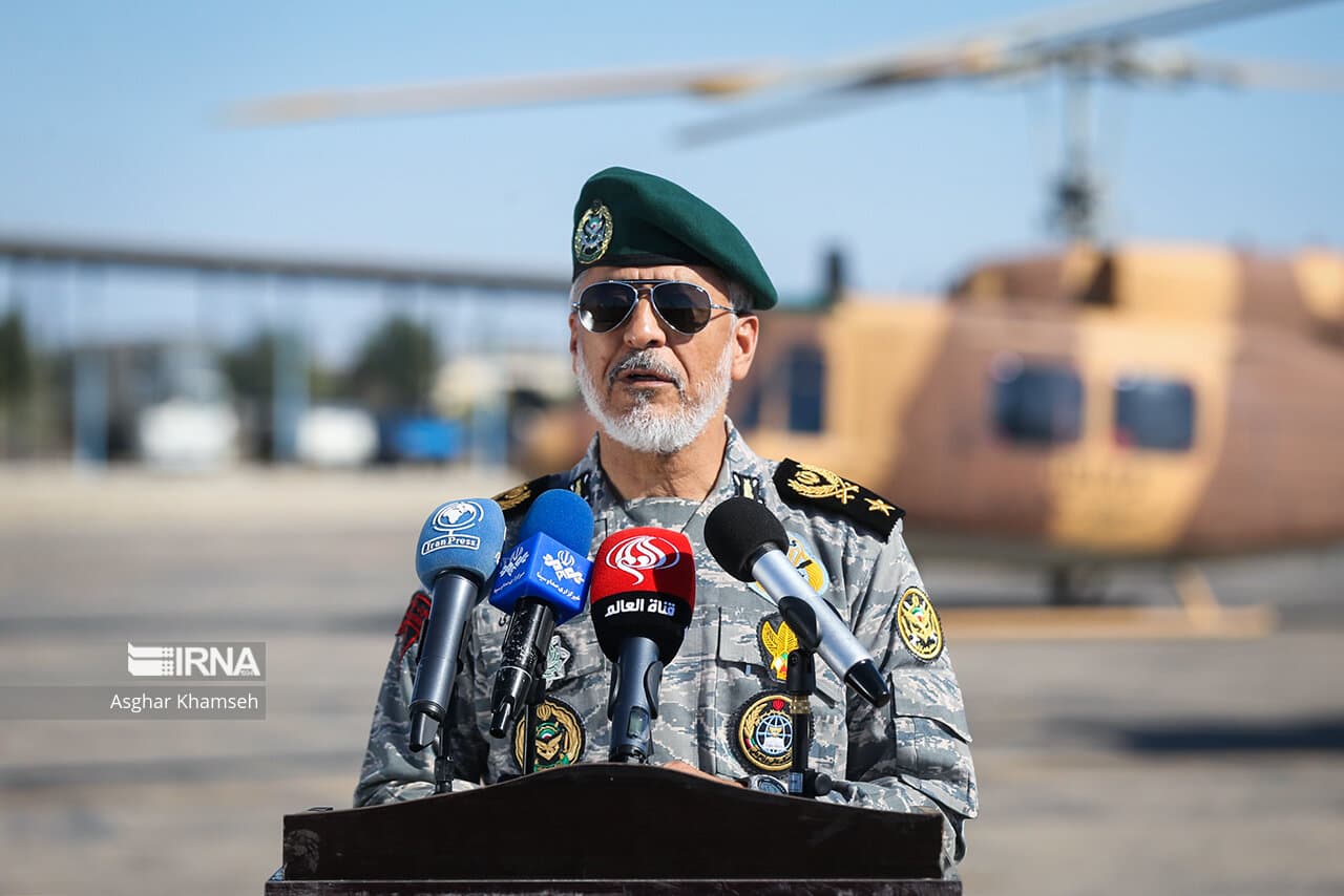 تصویر خبر: دریادار سیاری: تنگه هرمز بسته است؛ عبور باید با هماهنگی باشد