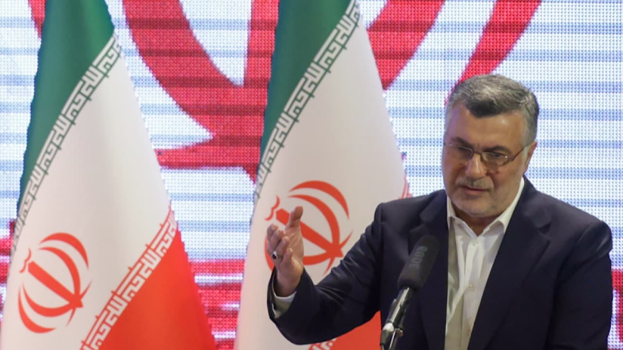 تصویر خبر: وزیر بهداشت: خانه‌های بهداشت استیجاری و کانکسی جمع‌آوری می‌شوند