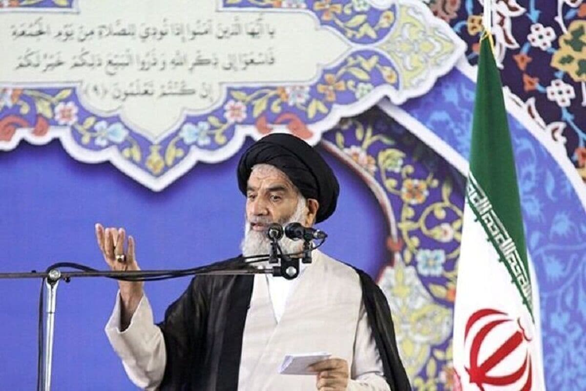 تصویر خبر: تاکید امام جمعه اهواز بر لزوم استمرار حضور مردمی و تلاش مسئولان برای حل مشکل اشتغال