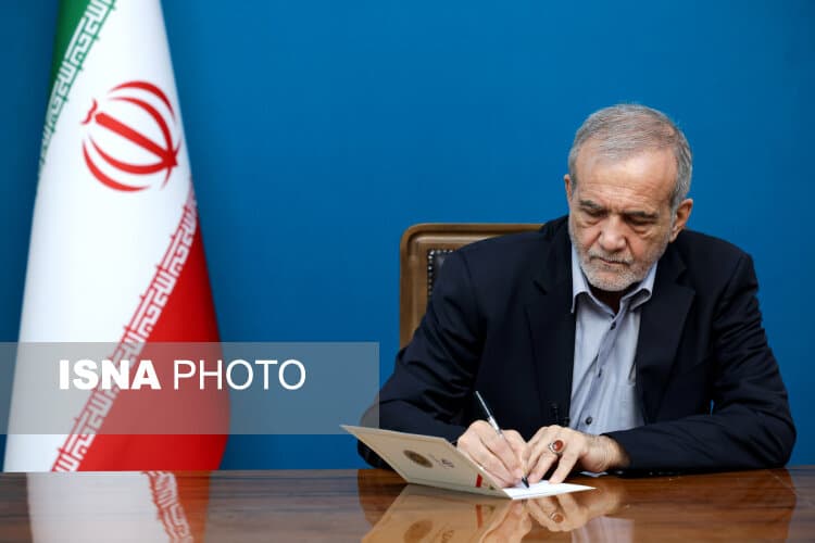تصویر خبر: پزشکیان: قهرمانی تیم ملی کشتی آزاد گواهی بر ظرفیت ورزش ایران برای پیروزی‌های بزرگ‌تر است