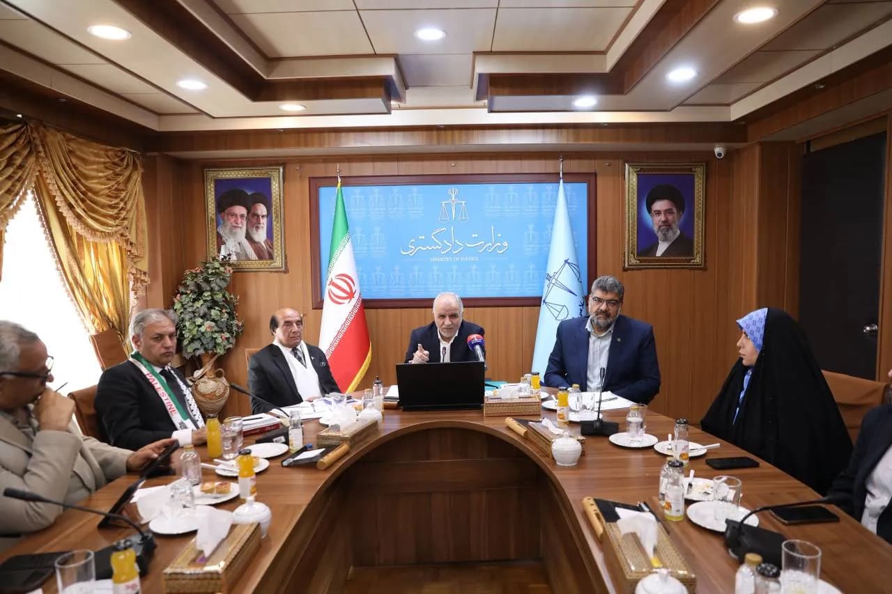 تصویر خبر: وزیر دادگستری: وکلا باید متجاوزان آمریکایی و اسرائیلی را تعقیب قضایی کنند/عبدلیان‌پور: همکاری‌های حقوقی بین المللی باید به اقدامات عملی برای پیگیری جنایات جنگی منجر شود