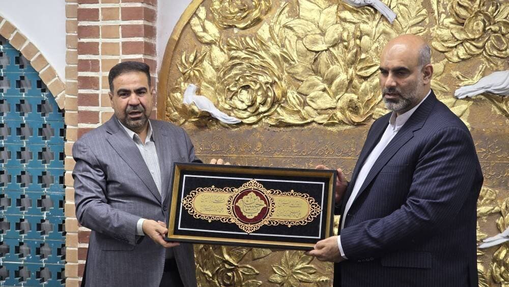 تصویر خبر: قدردانی نمایندگان عتبه حسینی از خدمات شهری تهران در ایام اربعین