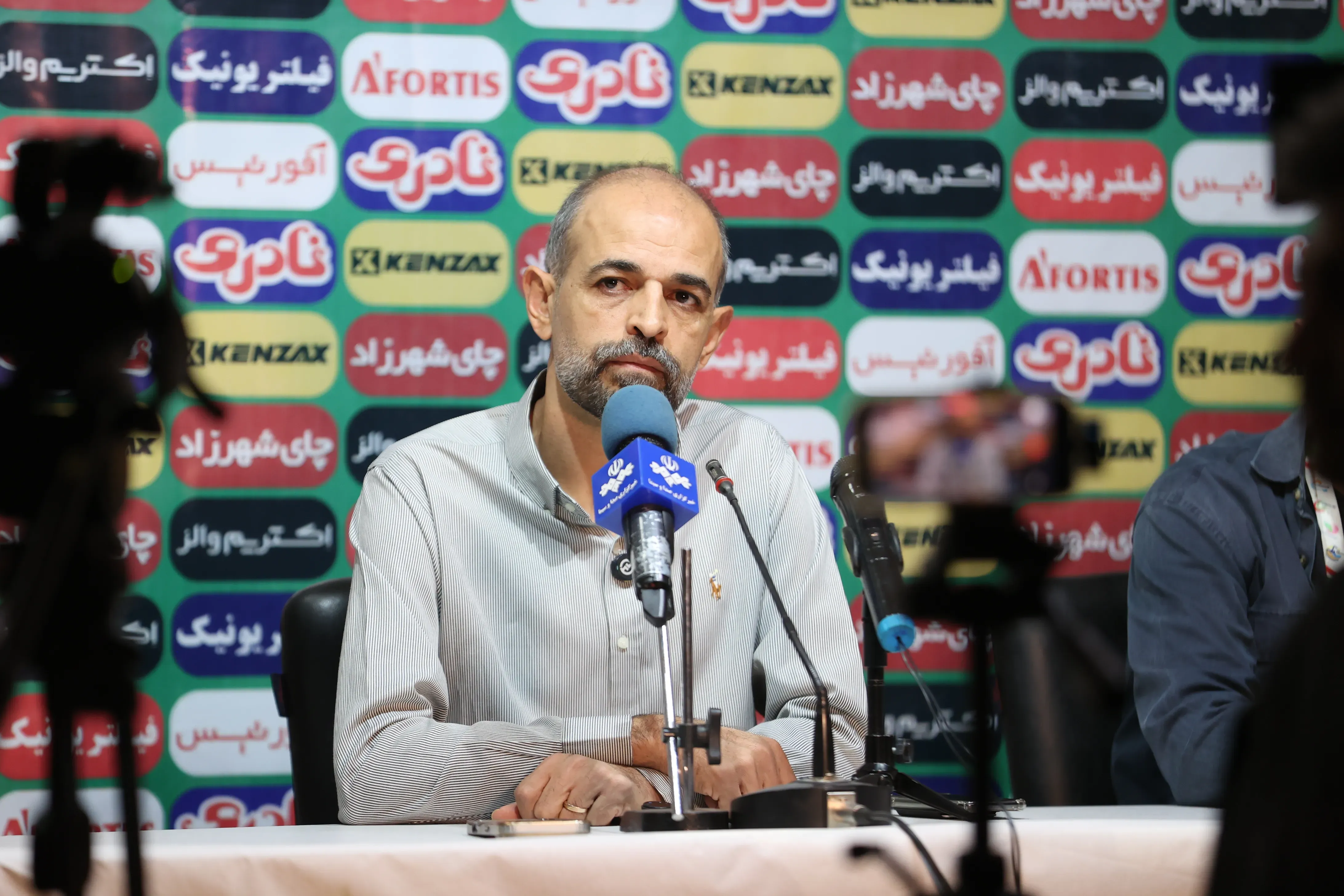تصویر خبر: نویدکیا: مدافع سپاهان نباید اخراج می‌شد/ با این تصاویر بهتر است VAR نداشته باشیم