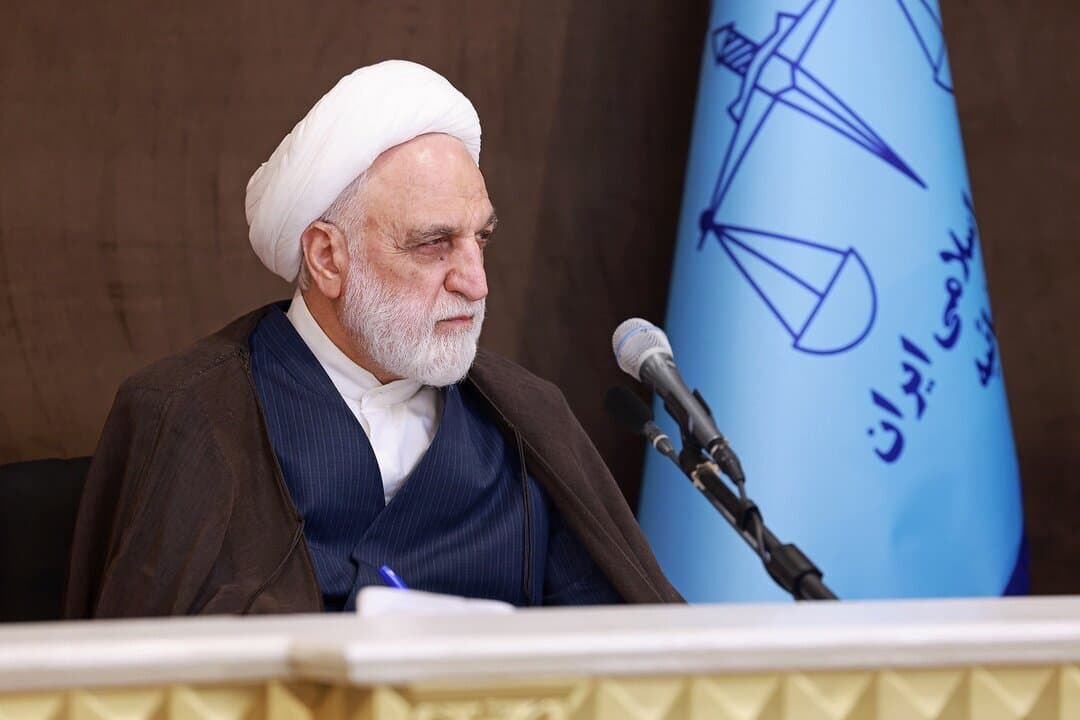 تصویر خبر: رئیس قوه قضائیه: برای خدمت به مردم باید حرف‌ها و نقدهای آن‌ها را شنید