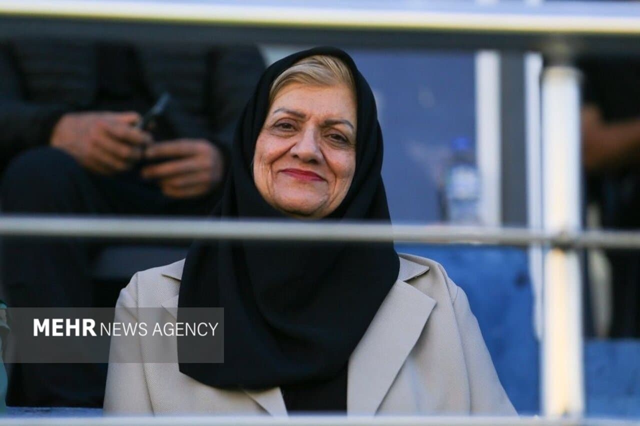 تصویر خبر: بررسی هماهنگی برنامه‌های تیم ملی فوتبال بانوان و تیم خاتون بم