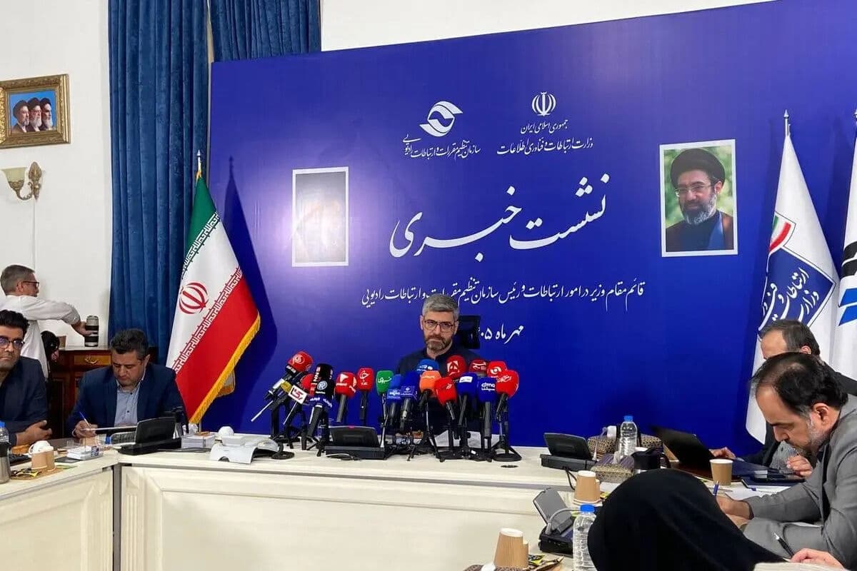 تصویر خبر: قائم مقام وزیر ارتباطات: استارلینک برای ارائه خدمات در ایران باید مقررات سرزمینی را رعایت کند