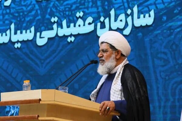 تصویر خبر: رئیس سازمان عقیدتی سیاسی فراجا: پیوند میان روحانیت و مردم مانع فتنه‌ها می‌شود
