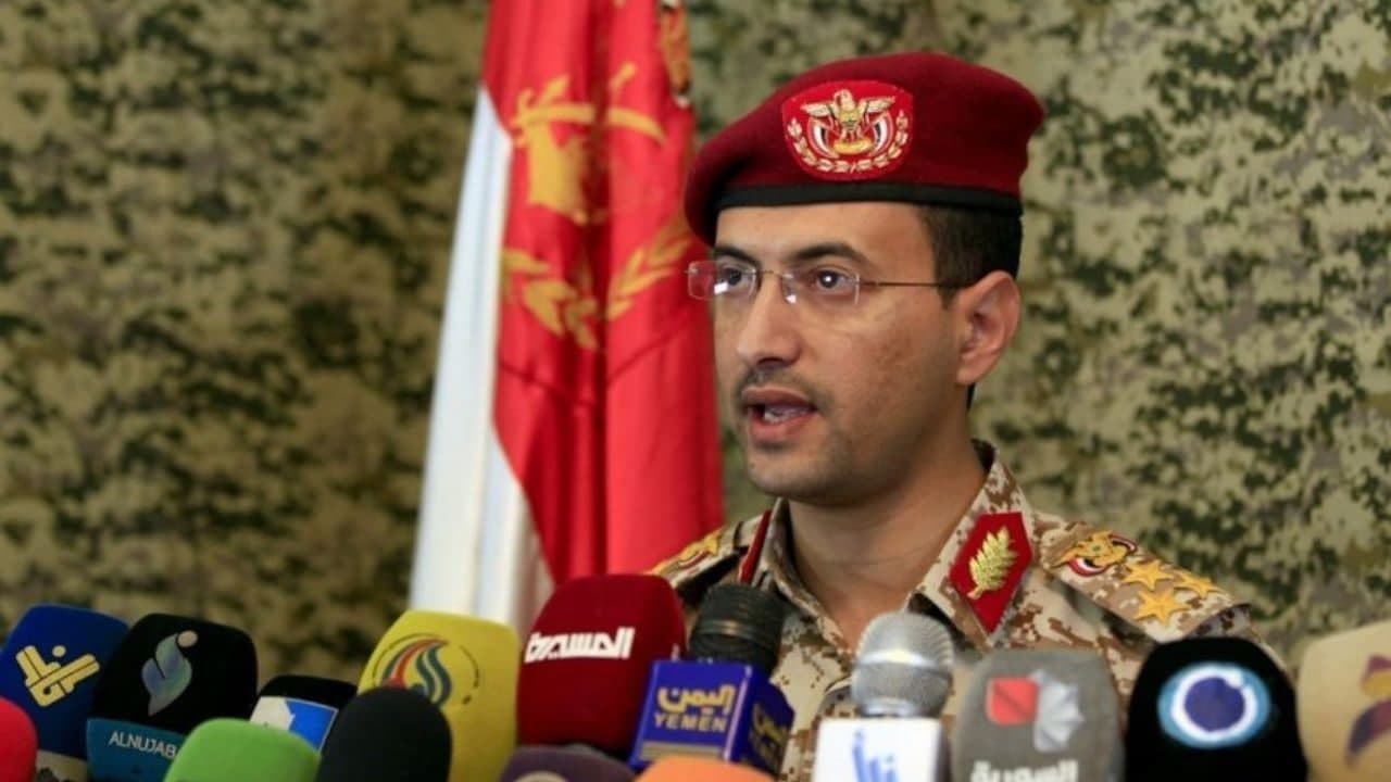 تصویر خبر: سخنگوی نیروهای مسلح یمن: فرودگاه ریاض را با موشک بالستیک مورد هدف قرار دادیم