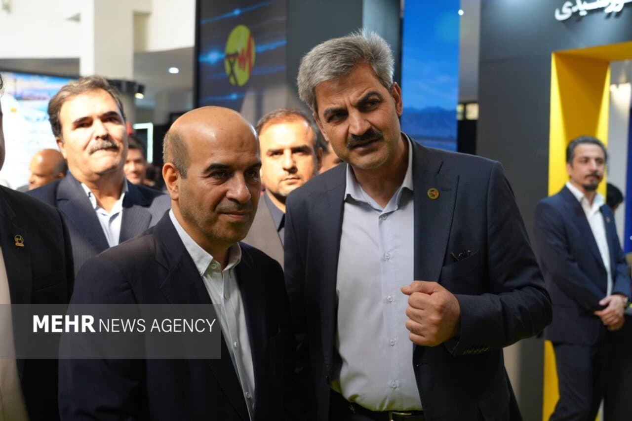 تصویر خبر: محمودی: ۲۴۰۰ مدرسه استان تهران امسال به نیروگاه خورشیدی مجهز می‌شوند