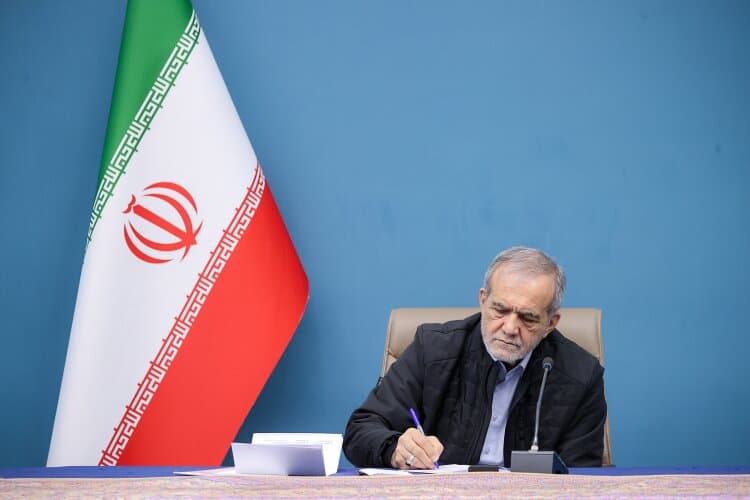 تصویر خبر: پزشکیان: روستا و عشایر، ریشه‌های اصیل هویت فرهنگی و اجتماعی ایران عزیز هستند