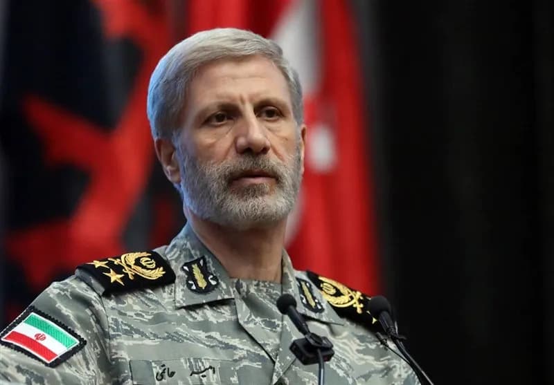 تصویر خبر: سرلشکر حاتمی: دشمن زبانی جز زبان زور متوجه نمی‌شود/ در حوزه پهپادی به بلوغ رسیدیم