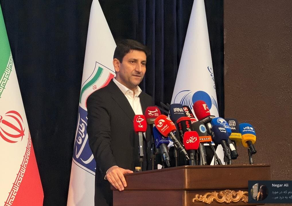تصویر خبر: وزیر ارتباطات: ۳۲۰۰ سامانه در کشور داریم؛ مردم در جنگل سامانه‌ها گم شده‌اند