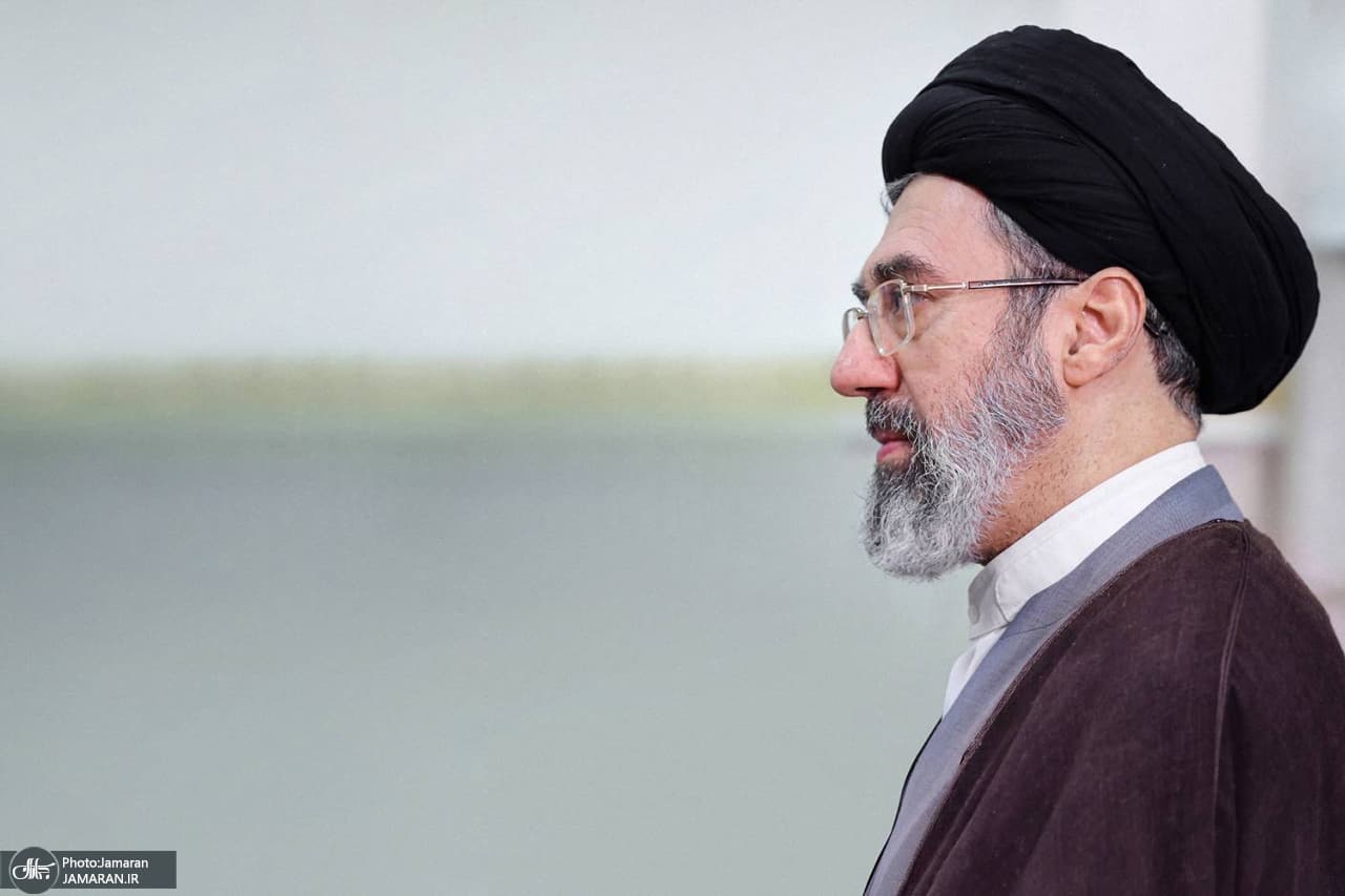 تصویر خبر: رهبر انقلاب: طاغوت‌های زمانه همواره رنج و درد و سرکوب این ملّت را می‌خواهند/ تاریخ نهضت و انقلاب اسلامی از ابتدا، مملوّ از صحنه‌های حضور زینبی بانوان و دختران ایران است/ بانوان زینبیِ ایران اسلامی پیشگامان تبیین عملی و مقاومت در پشت خطوط جنگِ سخت هستند