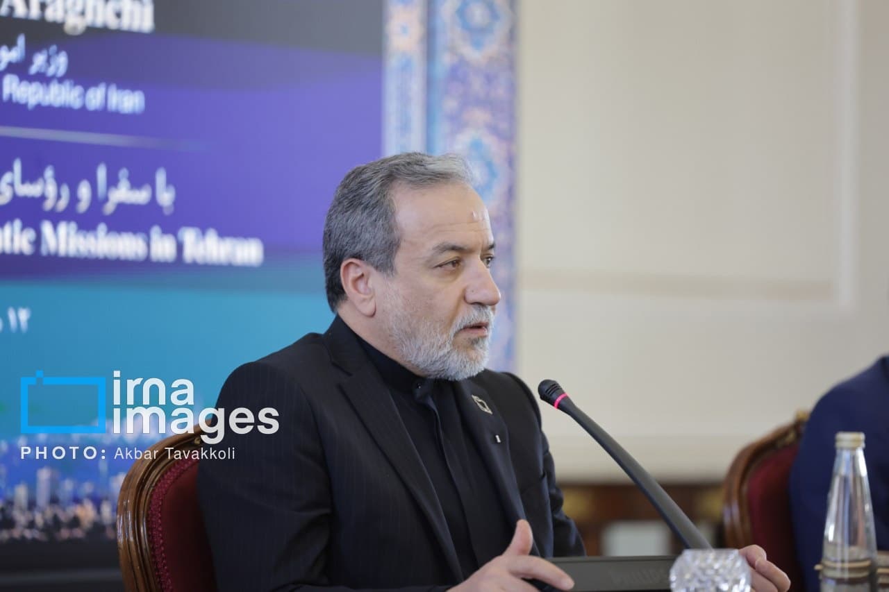 تصویر خبر: عراقچی: هزینه دفاع از اسرائیل بر دوش مالیات‌دهندگان آمریکایی است