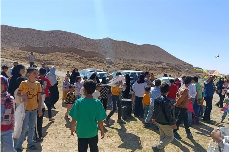 تصویر خبر: جشنواره «پرواز کاغذبادها» فردوس صاحب شناسنامه ملی شد؛ گام تازه گردشگری