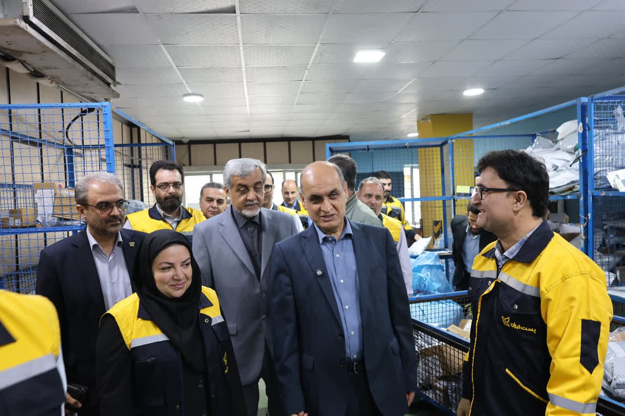 تصویر خبر: استاندار گیلان: کالاهای منطقه آزاد انزلی با شبکه پستی به دست مردم کشور برسد