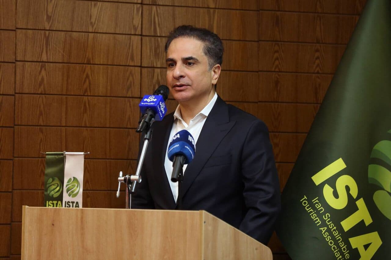 تصویر خبر: حدادیان: با افتخار نخستین شرکت هواپیمایی عضو انجمن حمایت از گردشگری شدیم