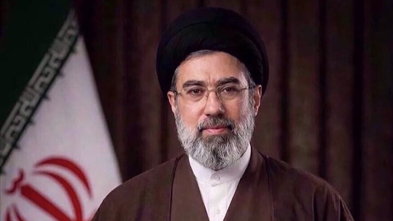تصویر خبر: رهبر انقلاب: اقامهٔ نماز، اوّلین نشانهٔ حکومت صالحان است و در جهاد و فتح و ظفر نقش دارد