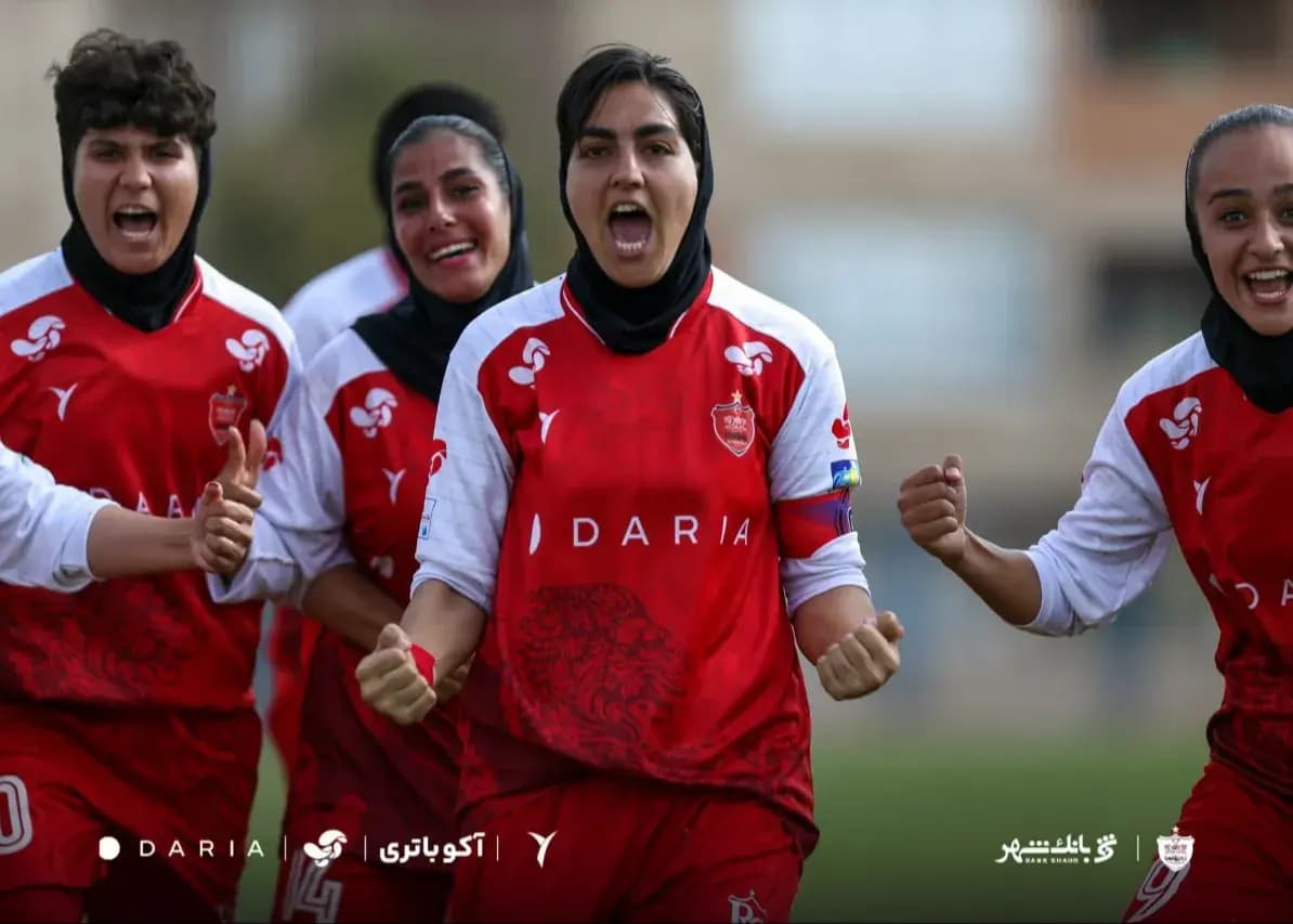 تصویر خبر: صدرنشینی مطلق، هدیه بزرگ استقلال به پرسپولیس