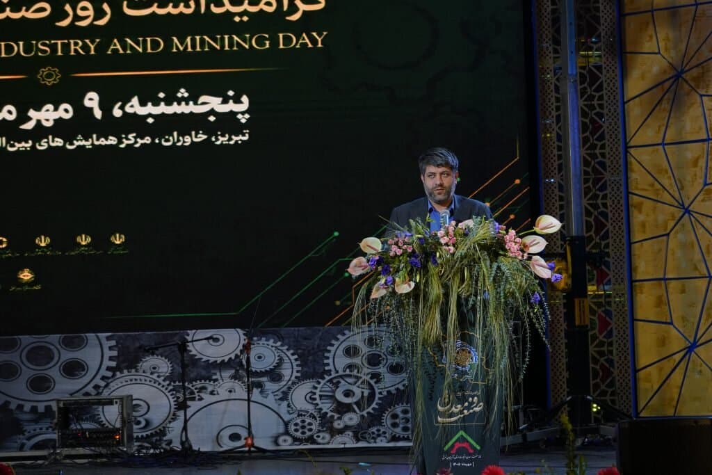 تصویر خبر: زمانیان: تداوم تولید مهم‌ترین عامل تاب‌آوری اقتصاد ایران است