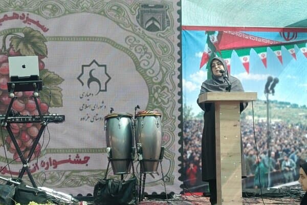 تصویر خبر: مهاجرانی: سرزمین آفتاب ترنج قالی ایران و بخشی از هویت تمدنی کشور است
