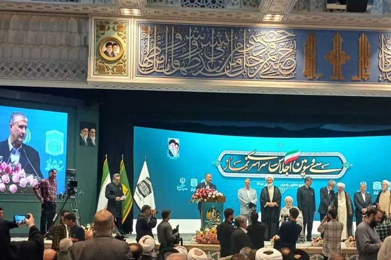تصویر خبر: اسلامی:ترویج قرآن را با اهتمام ویژه در سازمان انرژی اتمی دنبال می‌کنیم