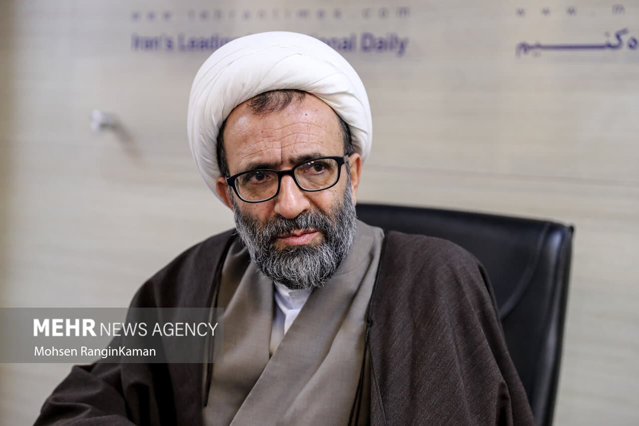 تصویر خبر: سلیمی: شهرداری اقدام مثبتی برای توزیع کالاهای اساسی انجام داده است